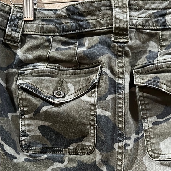 Torrid Brand Camouflage Cargo Shorts - Picture 6 of 9